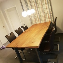 Kundenprojekt: Große verleimte Tischplatte mit Ästen!